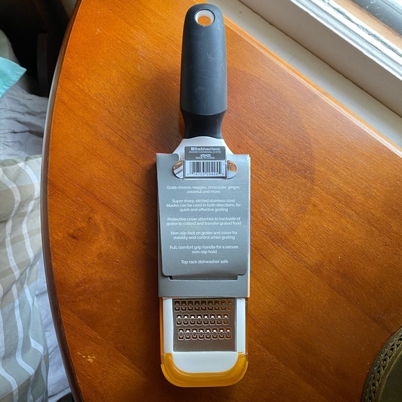 NWT Goodcook Medium Etched Grater with Comfort Grip Handle - Picture 3 of 4